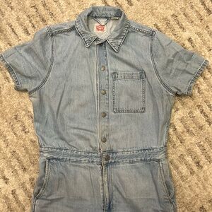 Levi’s short sleeve jumpsuit sz medium